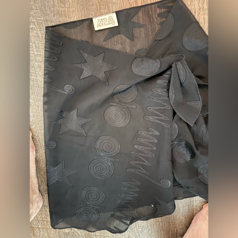 Sand Dollars Black Sarong - Picture 3 of 5